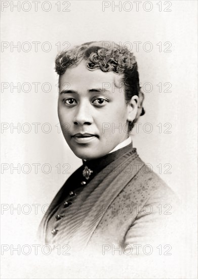 1902 ca , Oberlin , OHIO , USA : The American ANNA JULIA HAYWOOD COOPER ( 1858 - 1964 ), journalist , educator , sociologist and early activist of Black Liberation Civil Rights Movement . Was one of the most prominent African-American scholars in United States history . Photo by H.M. Platt , Oberlin , Ohio .- Movimento diritti civili - Gente di Colore - AFRO-AMERICANI - Afro Americani - DONNA GIORNALISTA - giornalismo - JOURNALISM - WOMAN WRITER - SCRITTRICE - SCRITTORE - PROGRESSISTA - Progressist - suffrage - suffraggism - MOVIMENTO FEMMINISTA - FEMMINISMO - FEMINISM - SUFFRAGIO UNIVERSALE -