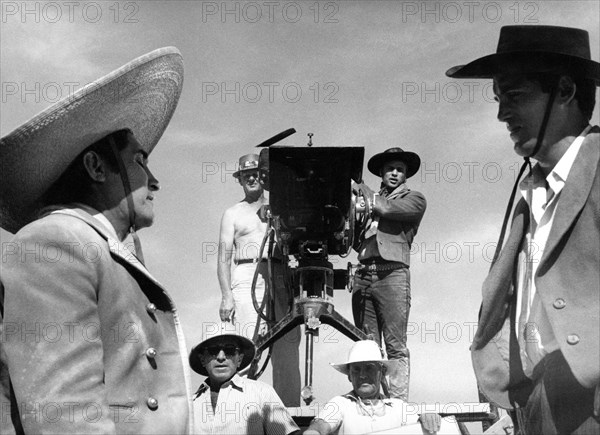 Director / Star MARLON BRANDO on set candid with Movie / Camera Crew including Cinematographer CHARLES LANG directing ONE-EYED JACKS 1961 director MARLON BRANDO novel Charles Neider Pennebaker Productions / Paramount Pictures