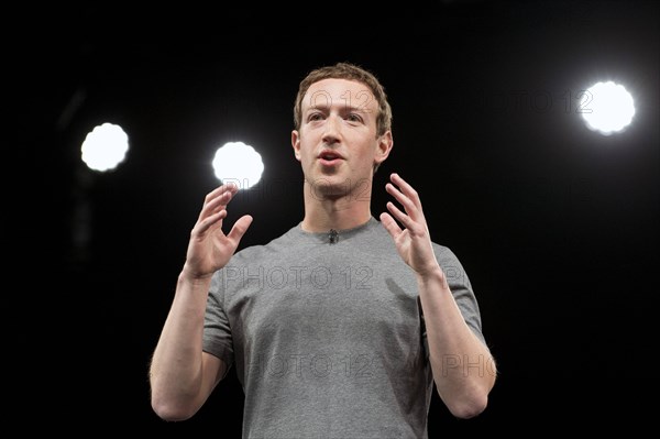 BARCELONA, Feb. 21, 2016 -- Founder and CEO of Facebook Mark Zuckerberg gives a speech during the unveiling ceremony of the new Samsung Galaxy S7 and Galaxy S7 edge smarthphones on the eve of the official start of the Mobile World Congress (MWC) in Barcelona, Spain, Feb. 21, 2016.) SPAIN-BARCELONA-MWC-SAMSUNG LinoxDexVallier PUBLICATIONxNOTxINxCHN
Barcelona Feb 21 2016 Founder and CEO of Facebook Mark Zuckerberg Gives a Speech during The unveiling Ceremony of The New Samsung Galaxy S7 and Galaxy S7 Edge  ON The Eve of The Official Start of The Mobile World Congress MWC in Barcelona Spain Feb