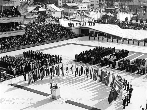 Jan. 26, 1956 - Cortina d'Ampezzo, Italy - Inauguration of the 7th Olympics Winter Games at Cortina d'Ampezzo, Italy in 1956. PICTURED: The National team of the Soviet Union enters the stadium.  (Credit Image: © KEYSTONE Pictures USA/ZUMAPRESS.com)