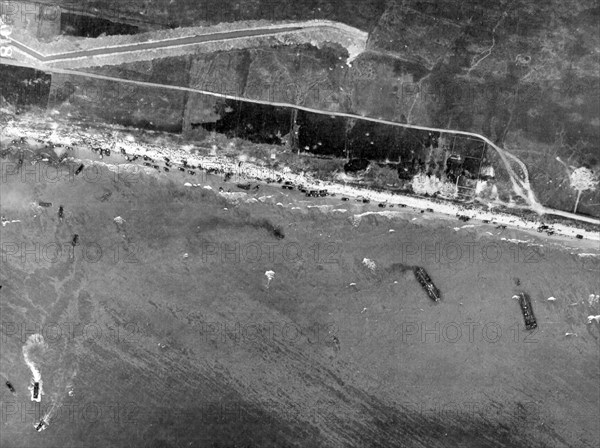 D-DAY 6 JUNE 1944  Aerial reconnaissance photo of the Omaha beaches