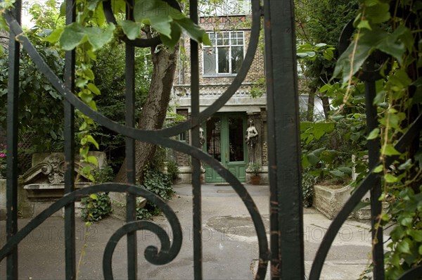 France, Paris, Vaugirard, La Ruche, passage Dantzig, fence, detail,