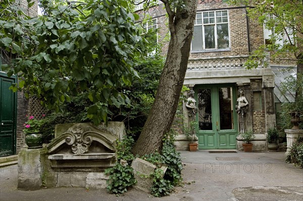 France, Paris, Vaugirard, La Ruche, passage Dantzig, inner courtyard, detail,