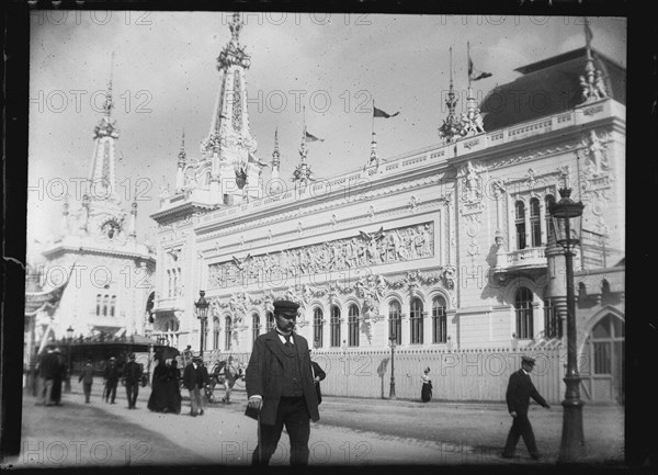 (Paris. Exposition universelle 1900. HC3B4tel des Invalides) - Fonds Berthel