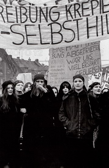 women marching for the right to abort, Frankfurt, Germany