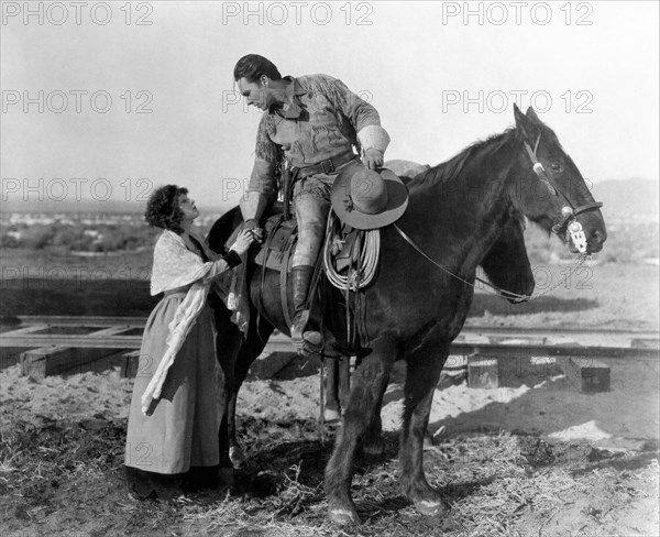 George O'Brien Madge Bellamy THE IRON HORSE 1924 director John Ford Landmark Silent Western Movie Fox Film Corporation