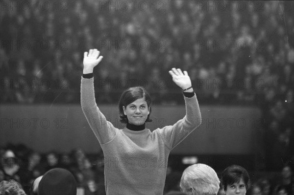 Winter Olympics in Grenoble. The honorary stage for the medal winners in the skating for women over 3000 meters. Gold medalist Ans Schut. Date: February 12, 1968 Location: Grenoble Keywords: skating, sports Person name: Schut, Ans Institution name: Winter Olympic Games