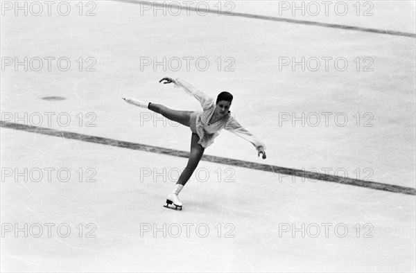 Olympic Games 1964 at Innsbruck, Nicole Hassler during freestyle, February 4, 1964, Freestyle, The Netherlands, 20th century press agency photo, news to remember, documentary, historic photography 1945-1990, visual stories, human history of the Twentieth Century, capturing moments in time