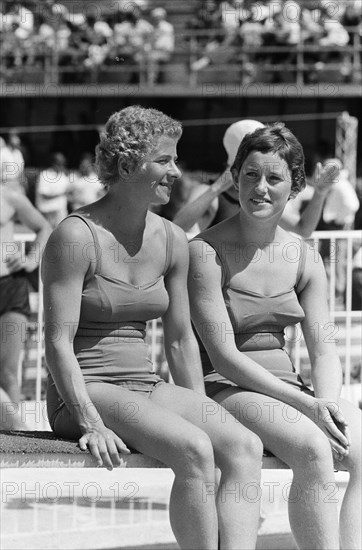 Olympic Games in Rome. Dutch high jumpers in the Olympic pool, August 28, 1960, high jump, sports, The Netherlands, 20th century press agency photo, news to remember, documentary, historic photography 1945-1990, visual stories, human history of the Twentieth Century, capturing moments in time