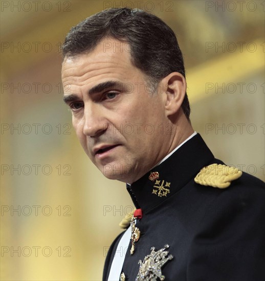(140619) -- MADRID, June 19, 2014 (Xinhua) -- Spain s new King Felipe VI speaks at the swearing-in ceremony at the Congress of Deputies in Madrid, Spain, June 19, 2014. Felipe VI was crowned on Thursday at the lower house of parliament. (Xinhua/Daniel) (bxq) SPAIN-NEW KING-FELIPE VI PUBLICATIONxNOTxINxCHN