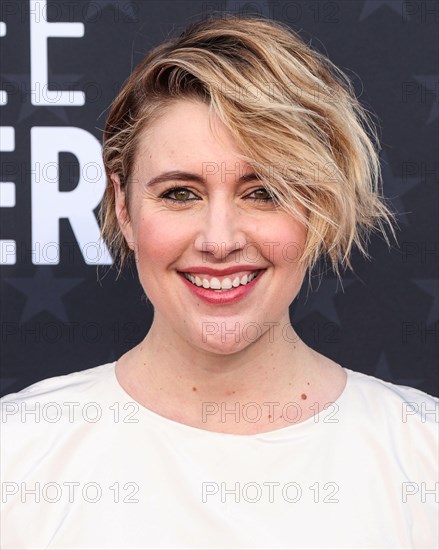 SANTA MONICA, LOS ANGELES, CALIFORNIA, USA - JANUARY 14: Greta Gerwig wearing a Molly Goddard dress, Tabayer jewelry and Jimmy Choo shoes arrives at the 29th Annual Critics' Choice Awards held at The Barker Hangar on January 14, 2024 in Santa Monica, Los Angeles, California, United States. (Photo by Xavier Collin/Image Press Agency)