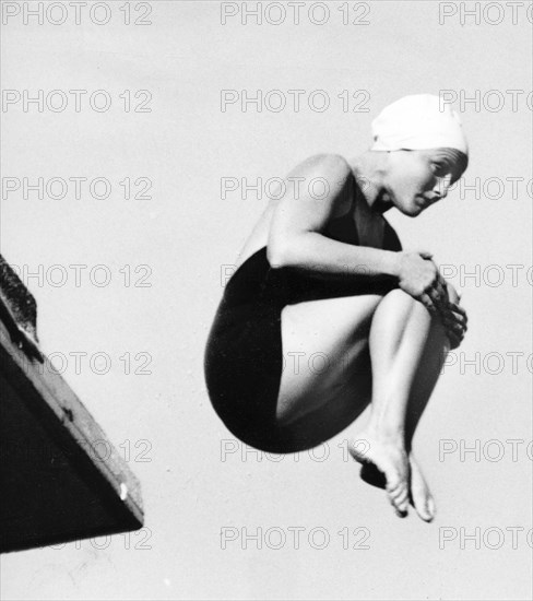Aug. 2, 1952 - Helsinki, Finland - American diver PAT MCCORMICK of the US seen in action winning the finals of the High Diving Event during the Helsinki Summer Olympics 1952..Mandatory Credit: Photo by KPA/ZUMA Press..(©) Copyright 1952 by KPA (Credit Image: KEYSTONE Pictures USA/ZUMAPRESS.com