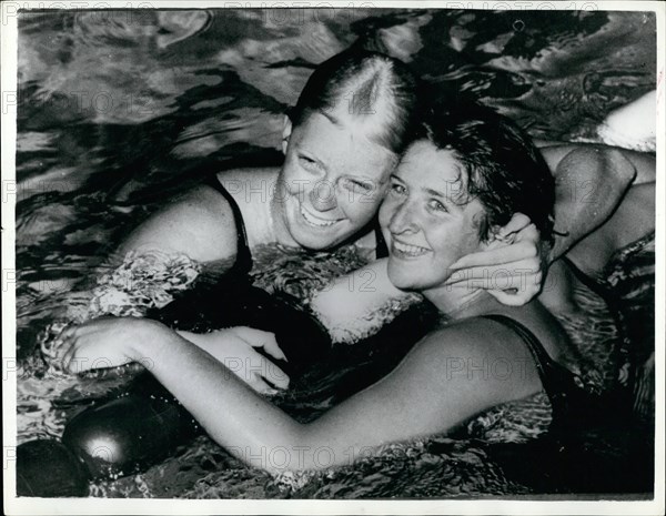 Aug. 08, 1960 - Olympic Games In Rome. Dawn Fraser Equals World Record. Photo shows Australian swimmer Dawn Fraser is congratulated by C. Von Saltza (U.S.A.), after equalling the world record when winning the 100 Metres Free-Style Swimming Final, in Rome yesterday. Dawn Fraser's winning time was 61.2 secs. and won a Gold Medal for Australia.