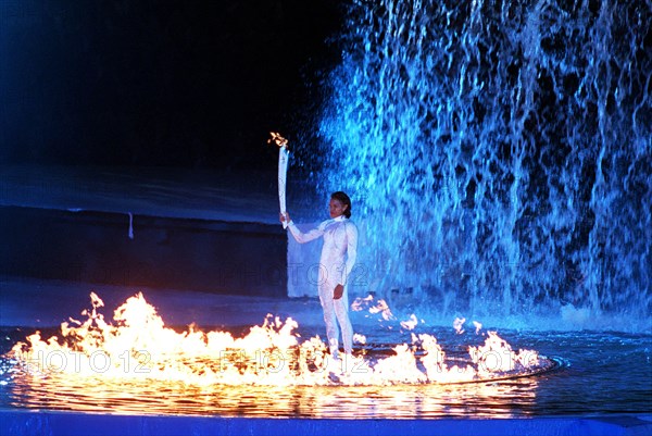 CATHY FREEMAN OPENING CEREMONY SYDNEY OLYMPIC STADIUM SYDNEY SYDNEY AUSTRALIA 15 September 2000