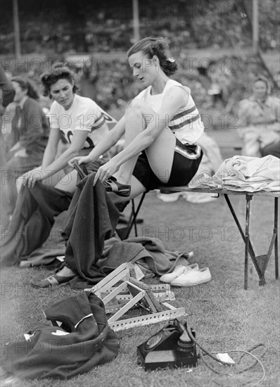 1948 Olympic Games in London. British athlete Maureen Gardner. Maureen Angela Jane Dyson (née Gardner, 12 November 1928 – 2 September 1974) was a British athlete who competed mainly in the 80 metres hurdles. She won silver medals at the 1948 Summer Olympics and 1950 European Athletics Championships, both times losing to Fanny Blankers-Koen. She was coached by Geoff Dyson, whom she married one month after the 1948 Olympics. She died from cancer, aged 45, on 2nd September 1974.