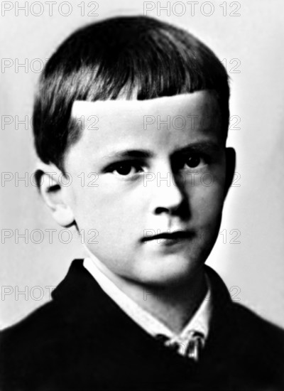 1883 ca, GERMANY : The Doctor Professor CARL Gustav JUNG ( 1875 - 1961 ) when was a little boy aged 8 . Unknown photographer . - HISTORY - foto storiche - foto storica - scienziato - scientist - portrait - ritratto - PSICANALISTA - SESSUOLOGIA - SESSUOLOGO - barba - beard - DOTTORE - MEDICO - MEDICINA - medicine - SCIENZA - SCIENCE - SEXOLOGY - SEX - SESSO - PSICOANALISI - PSICANALISI - PSYCOANALYSIS - PSICOLOGO - PSICOLOGIST - CHILD - CHILDREN - CHILDHOOD - INFANZIA - BAMBINO - BAMBINI - personalities personality when was young - personalità da giovane giovani --- Archivio GBB