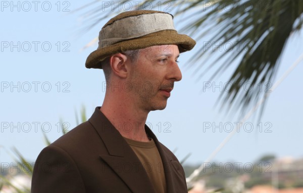 Cannes, France. 20th May, 2022. Jeremy Strong at the Armageddon Time film photo call at the 75th Cannes Film Festival. Credit: Doreen Kennedy/Alamy Live News.