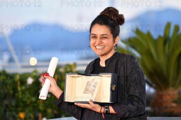 Payal Kapadia mit dem Großen Preis der Jury für 'All We Imagine as Light' beim Photocall mit den Preisträgern auf dem Festival de Cannes 2024 / 77. Internationale Filmfestspiele von Cannes am Palais des Festivals. Cannes, 25.05.2024