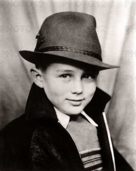 1941 ca , Santa Monica , California : The future movie legend superstar JAMES DEAN ( 1931 - 1955 ), aged 10 . - CINEMA - portrait - attore - ritratto