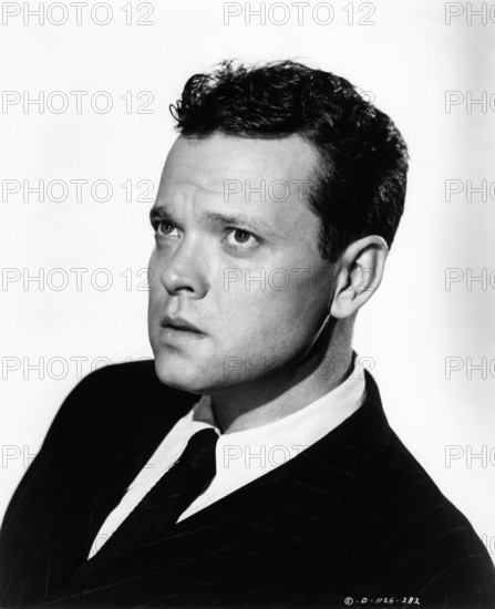 ORSON WELLES Portrait as Michael O'Hara by Robert COBURN in THE LADY FROM SHANGHAI 1947 director / screenplay ORSON WELLES based on novel by Sherwood King gowns Jean Louis Columbia Pictures