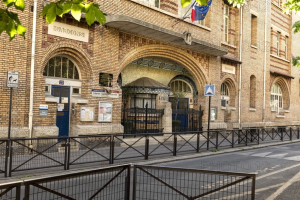 France, Paris, 15 area, 1912 Elementary school covered in mosaïque