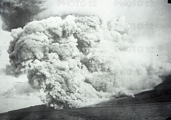 Eruption de la Montagne Pelée (1902).
