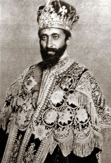 A 1940's portrait of Emperor Haile Selassie ( ???? ??? ??? ) Qädamawi ?äylä S?llase, meaning 'Power of the Trinity' who was born Tafari Makonnen or Lij Tafari (1892 – 1975) He served as Emperor of Ethiopia from 1930 to 1974. -?1940?? ??? ??? ??? ??? - Sawir 1940-kii Imbaraadoor Haile Selassie Qädamawi ?äylä Sellase, oo macneheedu yahay 'Awoodda Saddex-midnimada' oo dhashay Tafari Makonnen ama Lij Tafari (1892 - 1975) Wuxuu u shaqeeyay Imbardoorka Itoobiya 1930 ilaa 1974. - Sawirka Haile Selassie