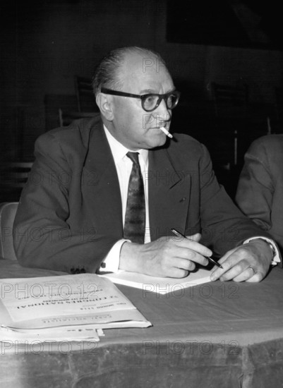 Dec. 21, 1976 - Guverture Du Congres SFIO A ISSY-Les-Moulineaux - Le Congress Socialiste Vient Be S'Ouvrir Ce Matin A Issy-Les-Moulineaux - NPM/Un Gros Plan De M. Guy Mollet Dans La Tribune, Assistant A La Seance Du Congres. (Credit Image: © Keystone Pictures USA/ZUMAPRESS.com)
