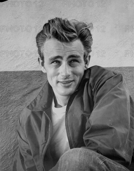 James Dean Portrait in Black Jacket and Heat Turn to the Left with Left Arm Rest on the Right Leg (Credit Image: © Movie Star News via ZUMA Press Wire Service)