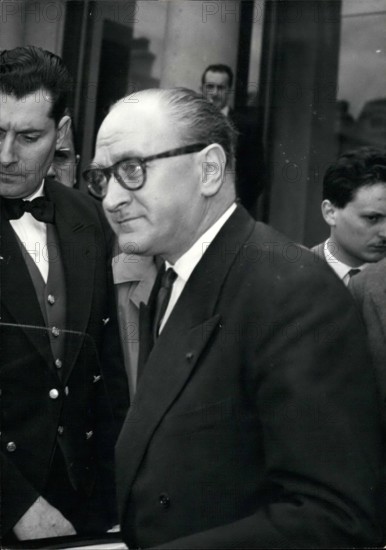 President Coty received today M. Guy Mollet. 21st Dec, 1963. OPS: M. Guy Mollet leaving Elysee © Keystone Pictures USA/ZUMAPRESS.com/Alamy Live News