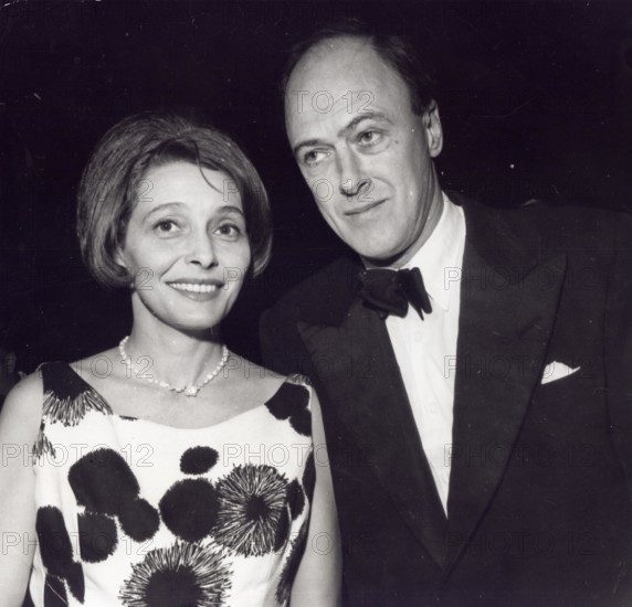 PATRICIA NEAL with husband Roald Dahl in Hollywood 1960's.Supplied by   Photos inc.(Credit Image: Â© Supplied By Globe Photos Inc/Globe Photos/ZUMAPRESS.com)