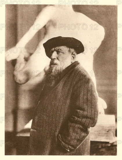 1267 Rodin dans son atelier-1910