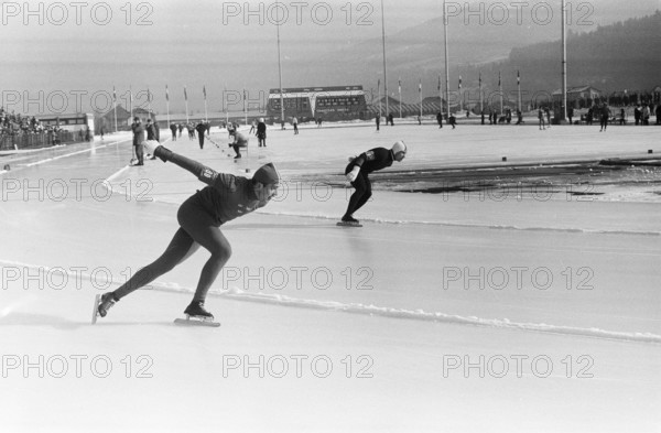 Winter Olympics 1964 Ivar Nilsson (Sweden) in action at the 1500 meters. In Lane Bud Campbell (United States). Date: January 31, 1964 Location: Innsbruck, Austria Keywords: skating, sports Person Name: Campbell, Bud, Nilsson, Ivar Institution Name: Winter Olympics