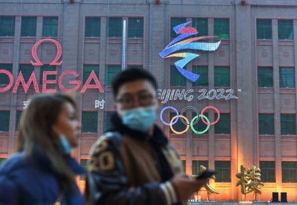 Beijing, China. 10th Feb, 2022. The emblem of the 24th Winter Olympic Games and the Olympic rings hanged on the wall of Beijing department store. The 24th Winter Olympic Games have been held in February 2022 in Beijing, China. The city is full of festive atmosphere with the winter Olympic logo and posters of the mascot "Bing Dwen Dwen" plastered in the streets of Beijing. Credit: SOPA Images Limited/Alamy Live News