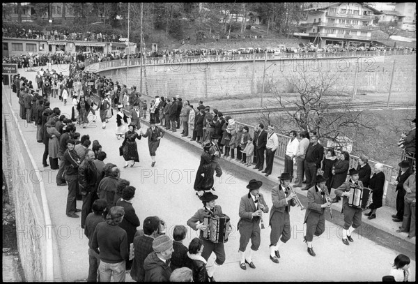 --- Olympiade Sapporo 1972: Empfang für den Silbermedaillengewinner Collombin im Wallis#Olympic Games Sapporo 1972: reception for silver medal winner Collombin, Valais- RDB BY DUKAS