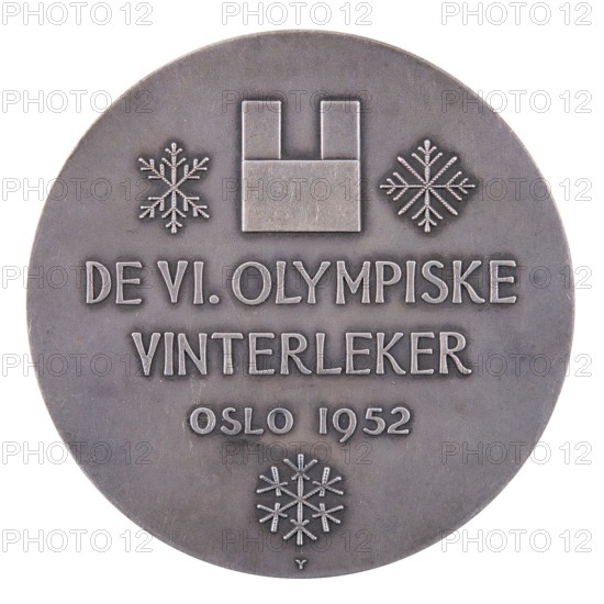 London, England, UK. 19th Jan, 2024. Oslo 1952 Winter Olympics Silver Winner's Medal sold for $46,926. The overall sales for the Olympic Memorabilia Auction reached an impressive figure of $1,282,911. (Credit Image: © Courtesy RR Auctions/ZUMA Press Wire) EDITORIAL USAGE ONLY! Not for Commercial USAGE!