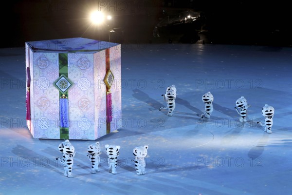 February 25, 2018 - Pyeongchang, GANGWON, SOUTH KOREA - Feb 25, 2018-Pyeongchang, South Korea-Entertainers perform during the Beijing segment during the Closing Ceremony of the PyeongChang 2018 Winter Olympic Games at PyeongChang Olympic Stadium in Pyeongchang, South Korea. (Credit Image: © Gmc via ZUMA Wire)