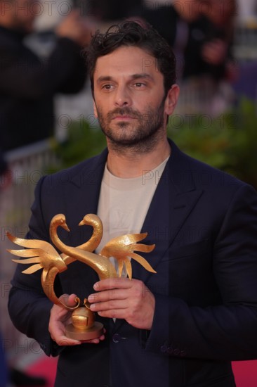 Cabourg, France. 14 juin 2025. Pio Marmai est ?lu meilleur acteur lors des laur?ats tapis rouge du 39e Festival du film de Cabourg ˆ Cabourg, France  le 14 juin 2025. Photo par Laurent Lairys /ABACAPRESS.COM