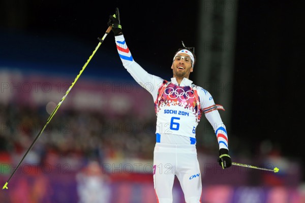 Olympic Champion Olympiasieger Goldmedalist Goldmedailiengewinner  Martin Fourcade FRA Frankreich France  Biathlon Pursuit Men 12,5 KM  Verfolgunsgrennen MŠnner  olympic winter  games 2014 sochi  olympische Spiele winterspiele in Sochi sotchi 2014 © diebilderwelt / Alamy Stock