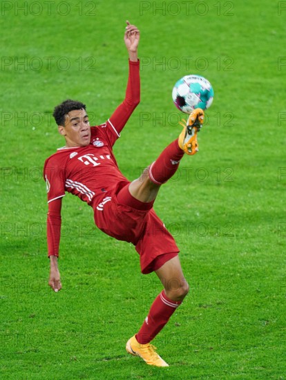 Jamal MUSIALA, FCB 42  FC BAYERN MUENCHEN - 1.FC DUEREN 3-0 DFB-Pokal erste Runde, German Football Trophy , Munich, October 15, 2020  Season 2020/2021,  Soccer, München, Munich © Peter Schatz / Alamy Live News