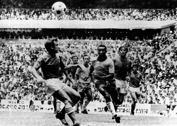 May 31, 1970 - Mexico City, Mexico - Brazilian soccer player PELE playing in the World Cup. (Credit Image: © Keystone Press Agency/ZUMA Press Wire)