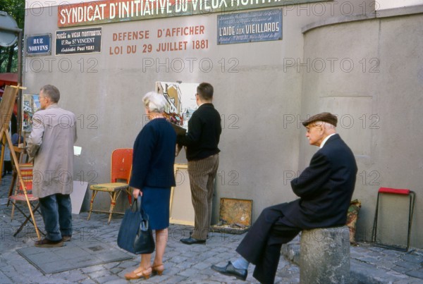 Summer 1963. Artists painting outdoors in Rue Norvins, Montmartre, Paris. Holiday in France. Vacances en France.