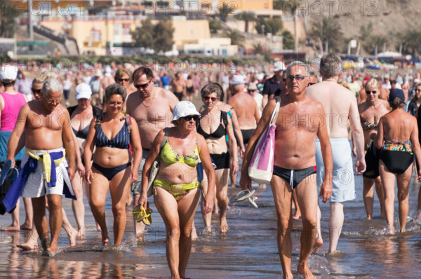 Crowds of people throng the beach at Playa del Inglés, Gran Canaria