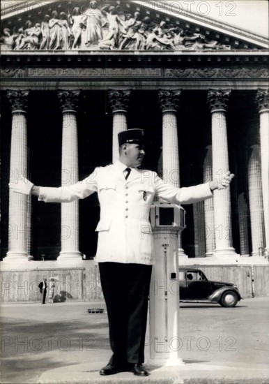 Aug. 30, 1961 - White summer tunic for Paris Policemen: A traffic policeman on duty at the place De La Madeleine wearing a white tergal tunic. Owing to the new heat wave traffic policemen have been authorized to replace their blue cloth tunic against a lighter one.