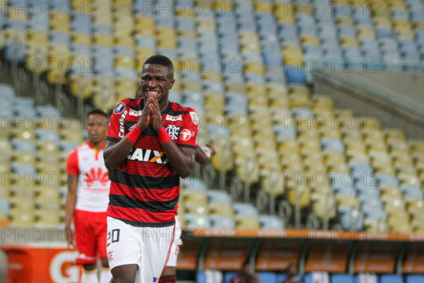 Rio De Janeiro, Brazil. 18th Apr, 2018. The player Vinícius Júnior regrets lost goal Flamengo vs. Santa Fé held at Estadio do Maracanã in Rio de Janeiro, RJ. Credit: Rodrigo Chadí/FotoArena/Alamy Live News