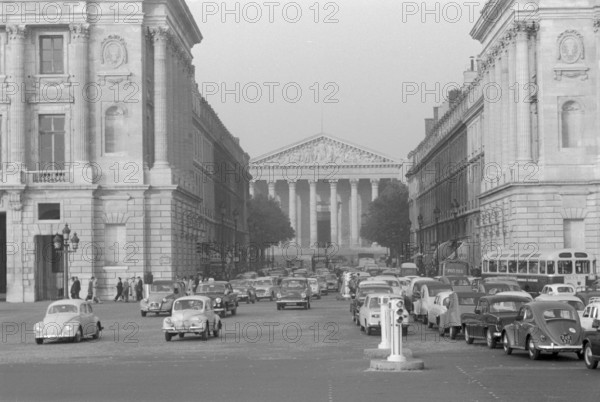 Traffic - France in 1960. Traffic in Paris, VW Käfer on the Rue Royale and a view to the Madeleine church ( Eglise de la Madeleine ). Photo by Erich Andres VW Käfer unterwegs  -  Paris - Rue Royale - Blick auf die Kirche Sainte-Marie-Madeleine   -   VI