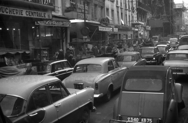 Frankreich - France in 1965. Traffic in Paris. Photo by Erich Andres Frankreich, Verkehr in Paris in den 1960er Jahren.