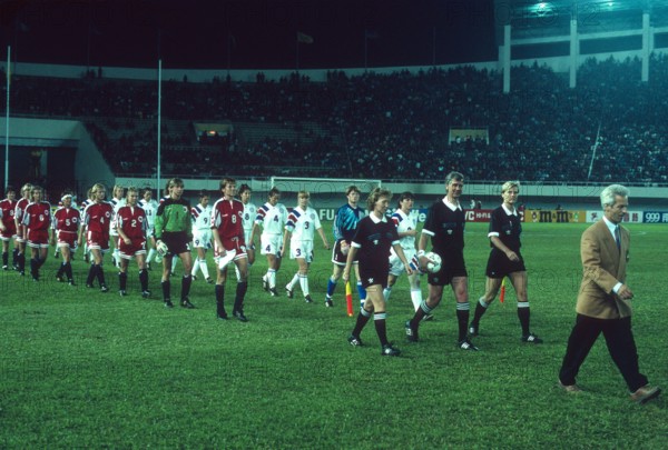 1991 China Women's World Cup - Team USA takes the pitch.