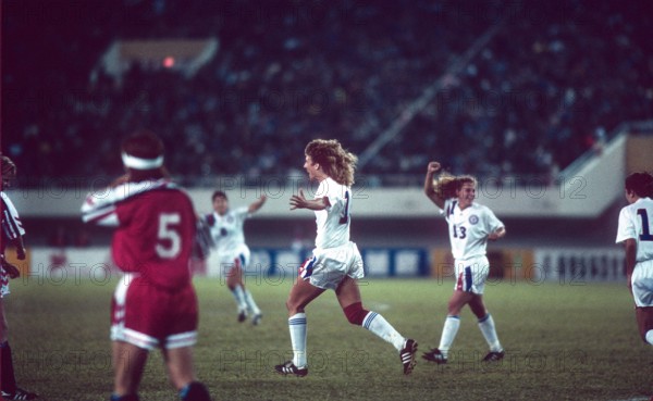 Team USA celebrating during the 1991 FIFA Women's World Cup in 1991.