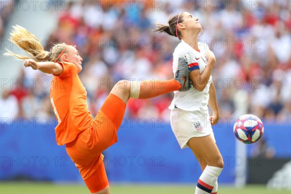 Lyon, France. 07th July, 2019. Alex Morgan the United States and Van Der Gragt of Netherlands game valid for the Final of the Women 's Soccer World Cup in Lyon in France this Sunday, 07. Credit: Brazil Photo Press/Alamy Live News